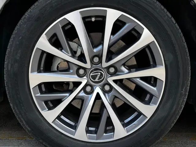 Lexus ES — Фото автомобиля 8