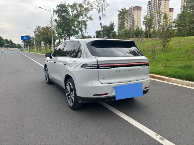 Leapmotor C10 — Фото автомобиля 7