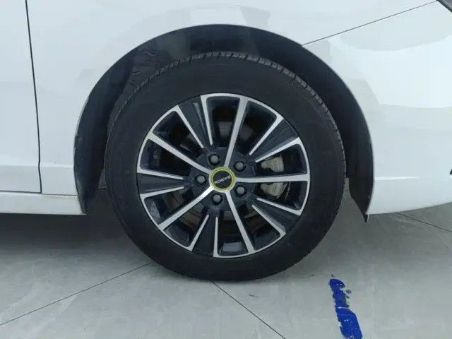 Roewe i5 — Фото автомобиля 6