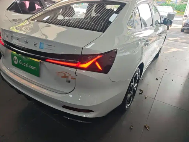 Roewe i5 — Фото автомобиля 7