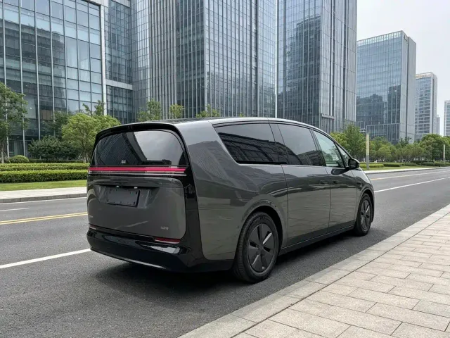 Li Auto MEGA — Фото автомобиля 5