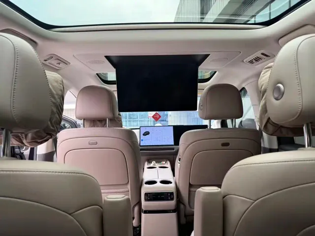 Li Auto i8 — Фото автомобиля 5