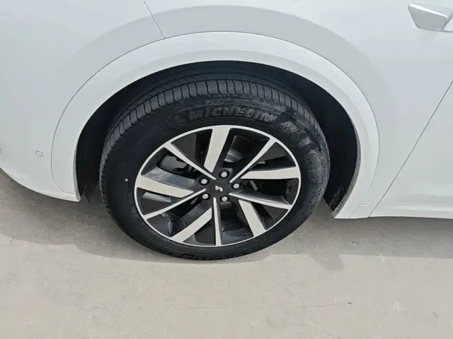 Li Auto L7 — Фото автомобиля 24