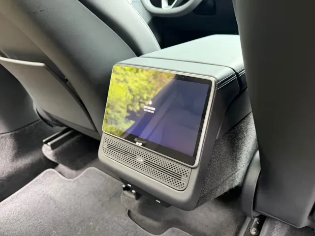 Tesla Model Y — Фото автомобиля 12