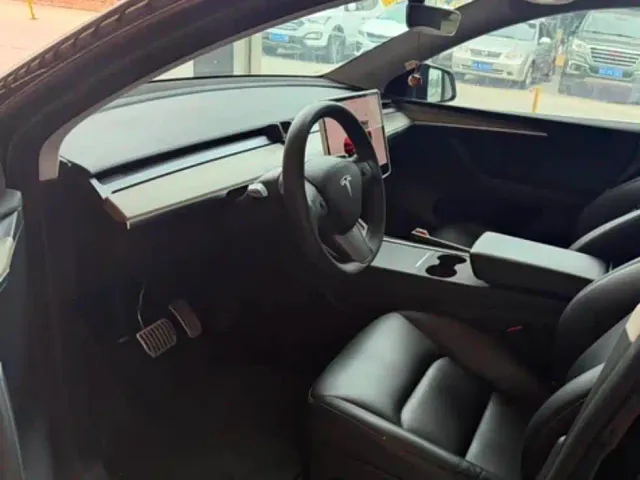 Tesla Model Y — Фото автомобиля 7