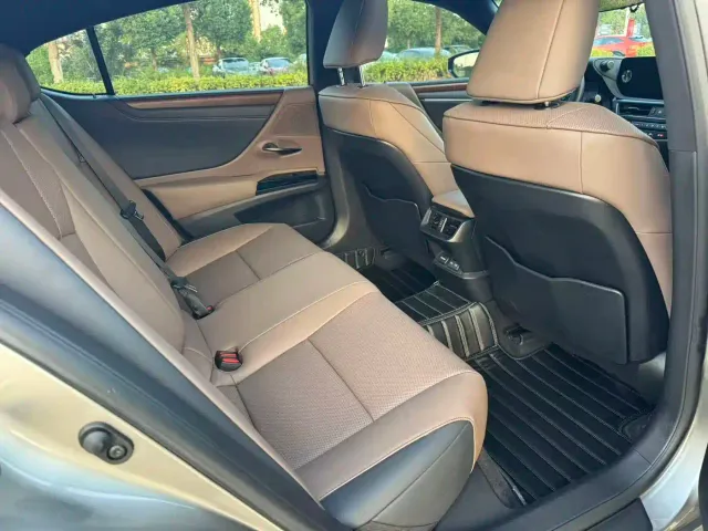 Lexus ES — Фото автомобиля 15