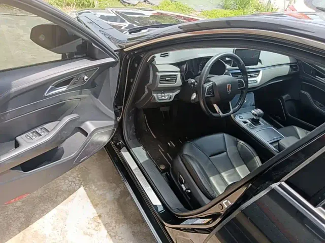 Hongqi H5 — Фото автомобиля 15