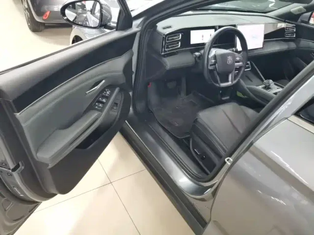 BYD Qin L — Фото автомобиля 15