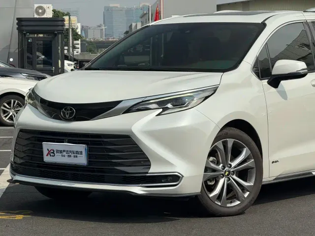 Toyota Sienna — Фото автомобиля 5