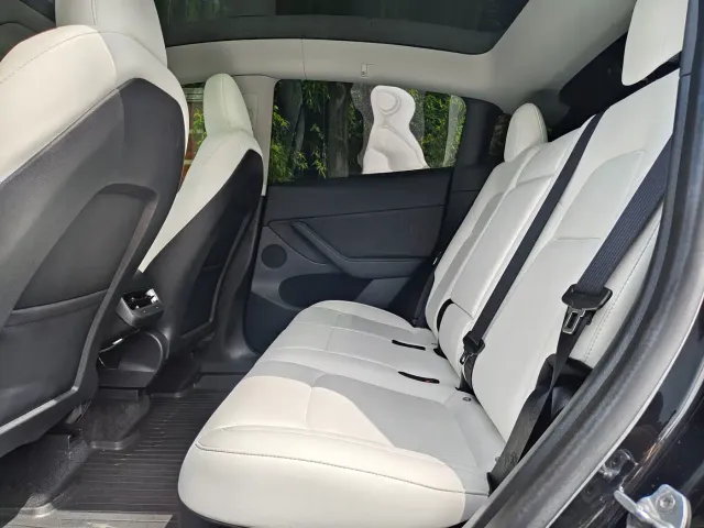 Tesla Model Y — Фото автомобиля 24