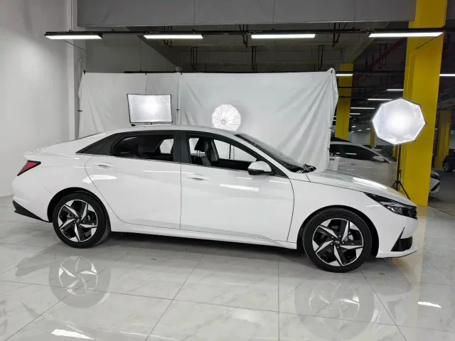 Hyundai Elantra — Фото автомобиля 5