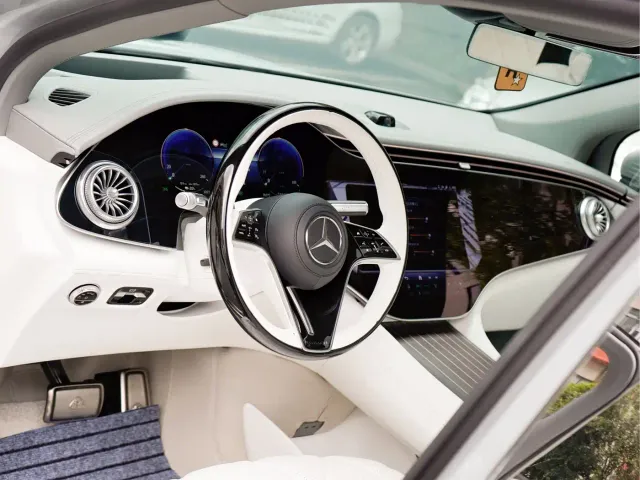 Mercedes-Benz Maybach EQS SUV — Фото автомобиля 15
