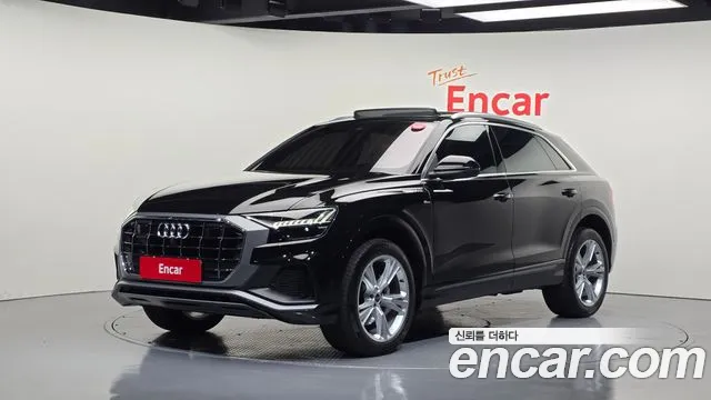 Фотография автомобиля — Audi Q8 4M