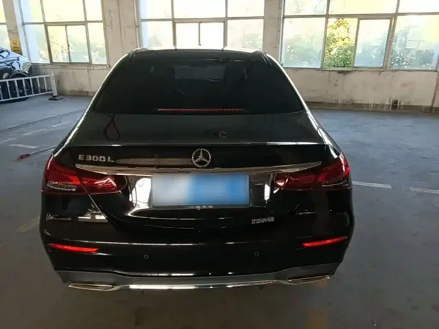 Mercedes-Benz E-Class — Фото автомобиля 5