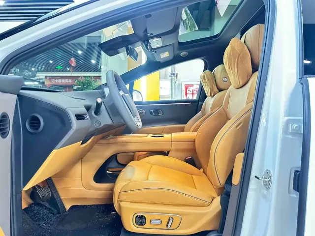 Li Auto i8 — Фото автомобиля 6