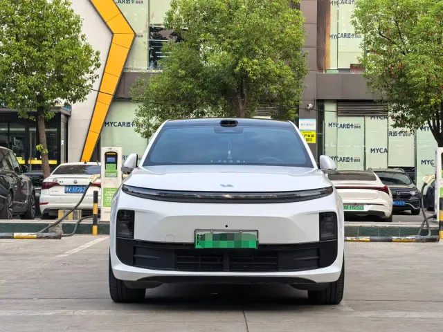 Li Auto L6 — Фото автомобиля 2
