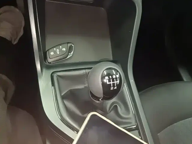 Roewe i5 — Фото автомобиля 13