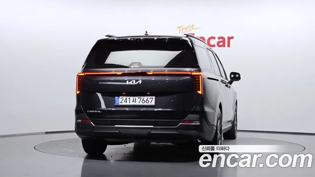 Kia Carnival Generation 4 — Фото автомобиля 4