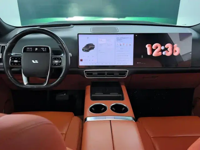 Li Auto L8 — Фото автомобиля 12