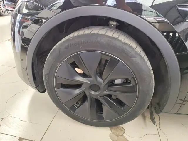 Tesla Model Y — Фото автомобиля 22