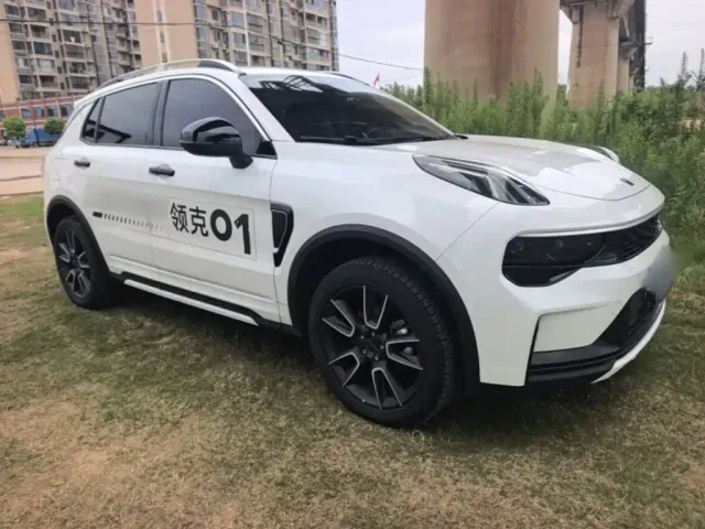 Lynk & Co 01 — Фото автомобиля 3