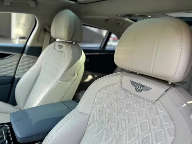 Bentley Flying Spur — Фото автомобиля 8