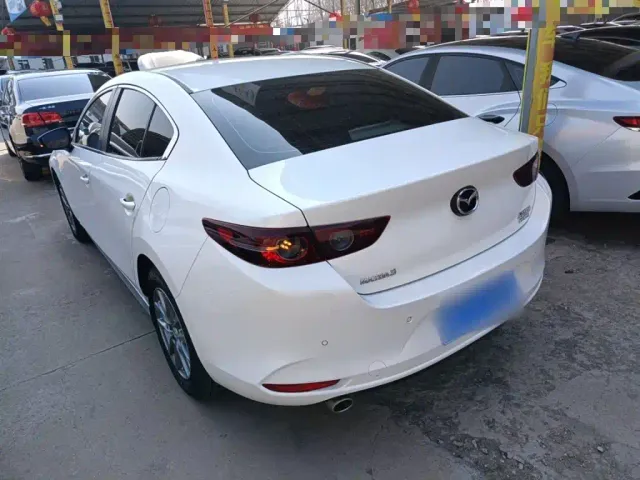 Mazda Axela — Фото автомобиля 4