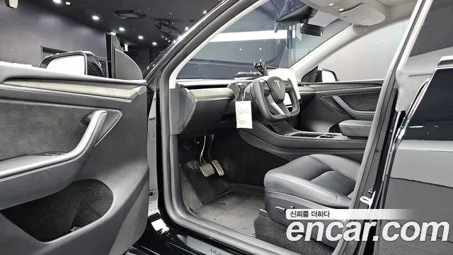 Tesla Model Y — Фото автомобиля 2