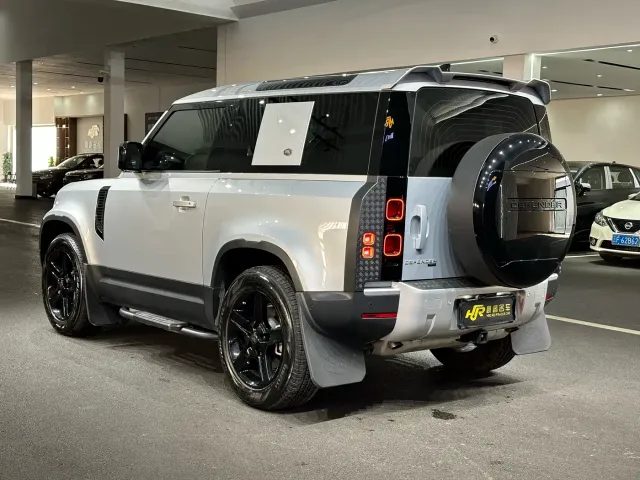 Land Rover Defender — Фото автомобиля 7