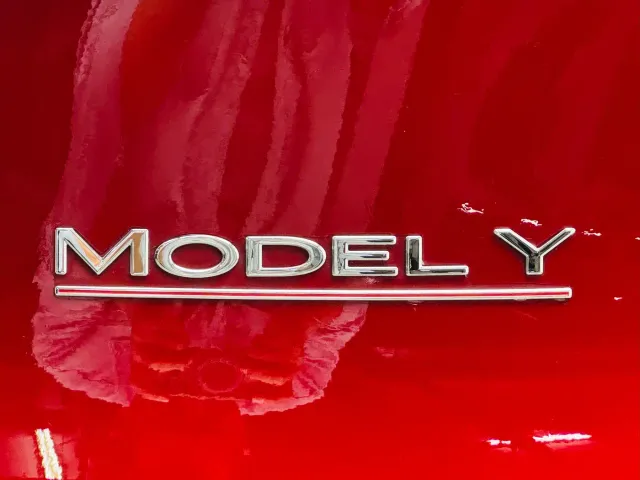 Tesla Model Y — Фото автомобиля 14