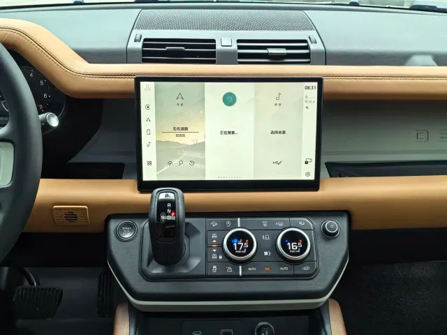 Land Rover Defender — Фото автомобиля 5