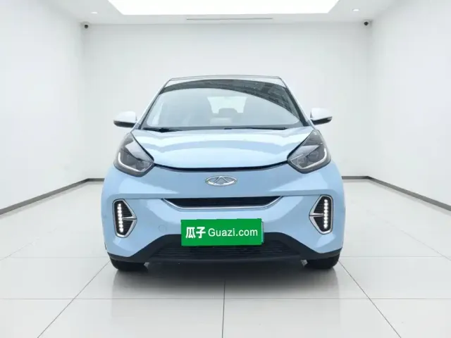 QQ New Energy Little Ant 2022 300K Ant Fans Edition Sweet Version LFP 29.2kWh 30kW 301km — Фото автомобиля 2