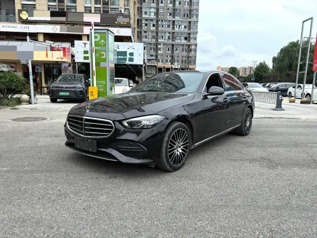 Фотография автомобиля — Mercedes-Benz C-Class