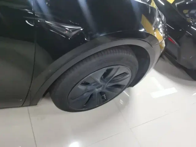 Tesla Model Y — Фото автомобиля 11