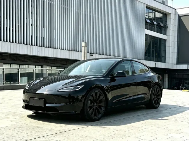 Фотография автомобиля — Tesla Model 3