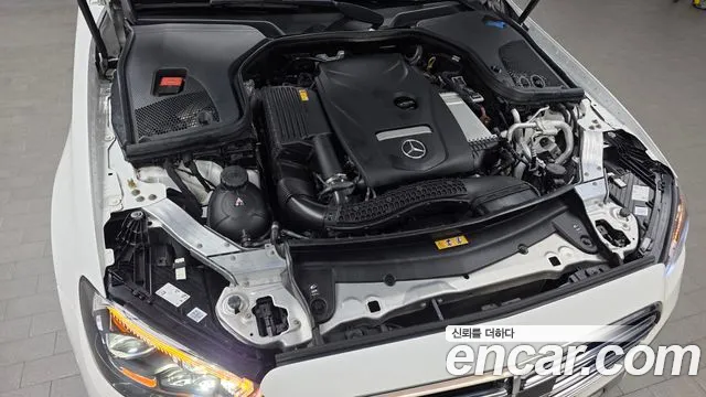 Mercedes-Benz E-Class — Фото автомобиля 5