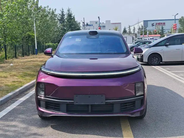 Li Auto L8 — Фото автомобиля 2