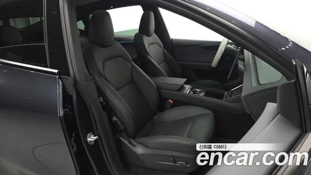 Tesla Model Y — Фото автомобиля 16