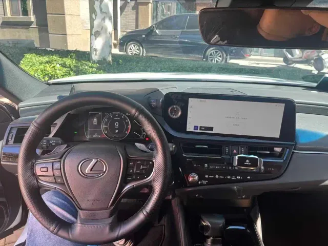 Lexus ES — Фото автомобиля 2