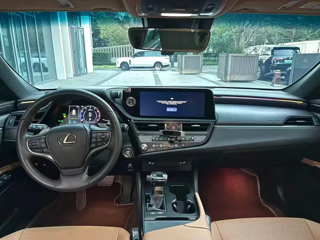Lexus ES — Фото автомобиля 4
