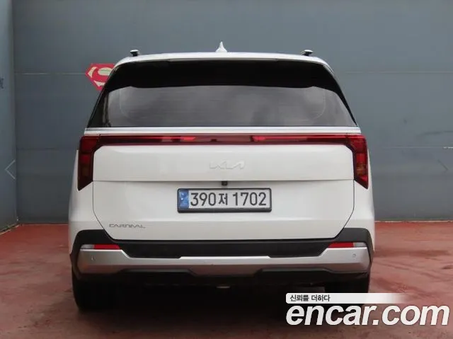Kia Carnival Generation 4 — Фото автомобиля 4