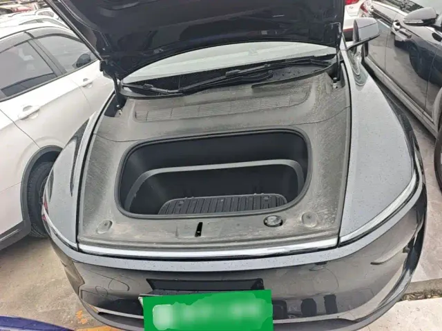 Tesla Model Y — Фото автомобиля 19