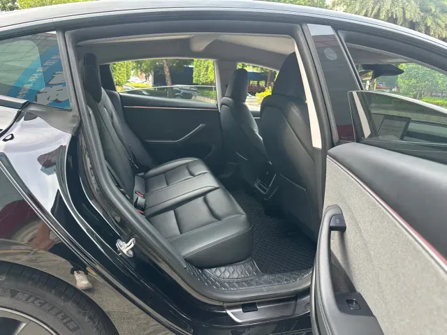 Tesla Model 3 — Фото автомобиля 7
