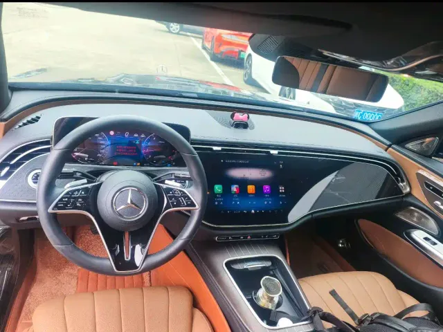 Mercedes-Benz E-Class — Фото автомобиля 4