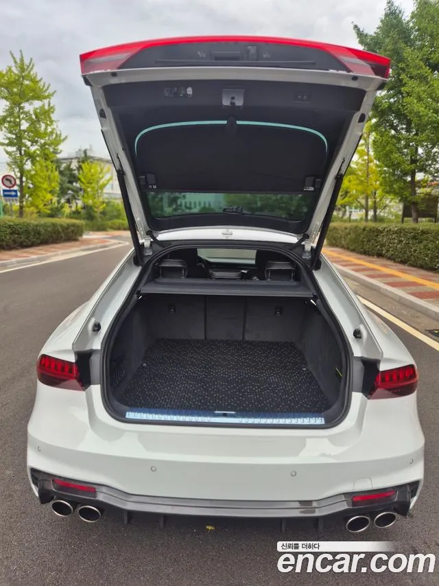 Audi A7 4K — Фото автомобиля 18