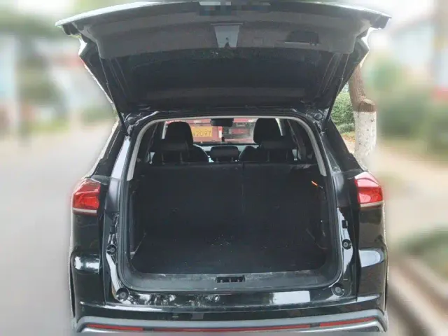 Geely Boyue — Фото автомобиля 15