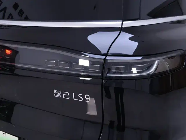 IM Motors LS9 — Фото автомобиля 9