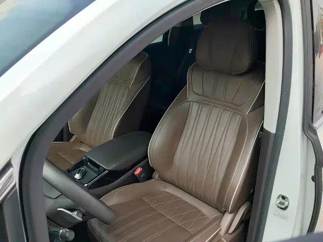 Roewe iMAX8 — Фото автомобиля 14