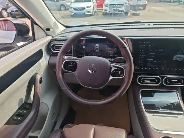 Leapmotor C11 — Фото автомобиля 10