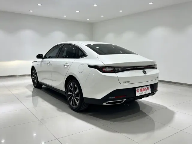 Changan Eado — Фото автомобиля 9